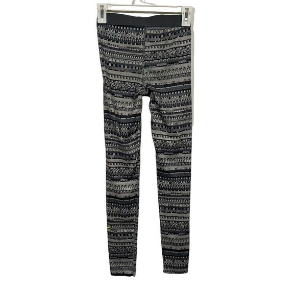 Nike Pro Dri-Fit Patterned Athletic Leggings - Picture 2 of 3